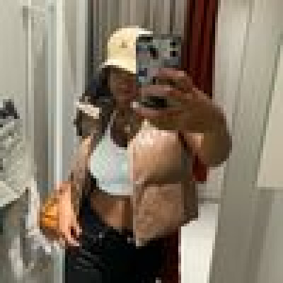 Clara Osatohamwen  zoekt een Kamer / Appartement / Studio / Woonboot in Groningen