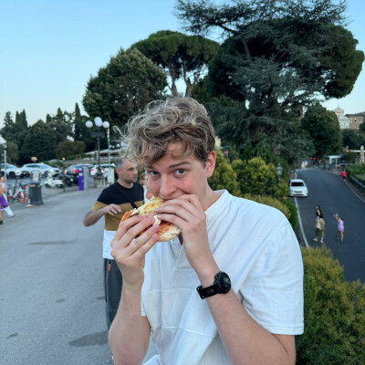 Abe zoekt een Kamer / Studio in Groningen
